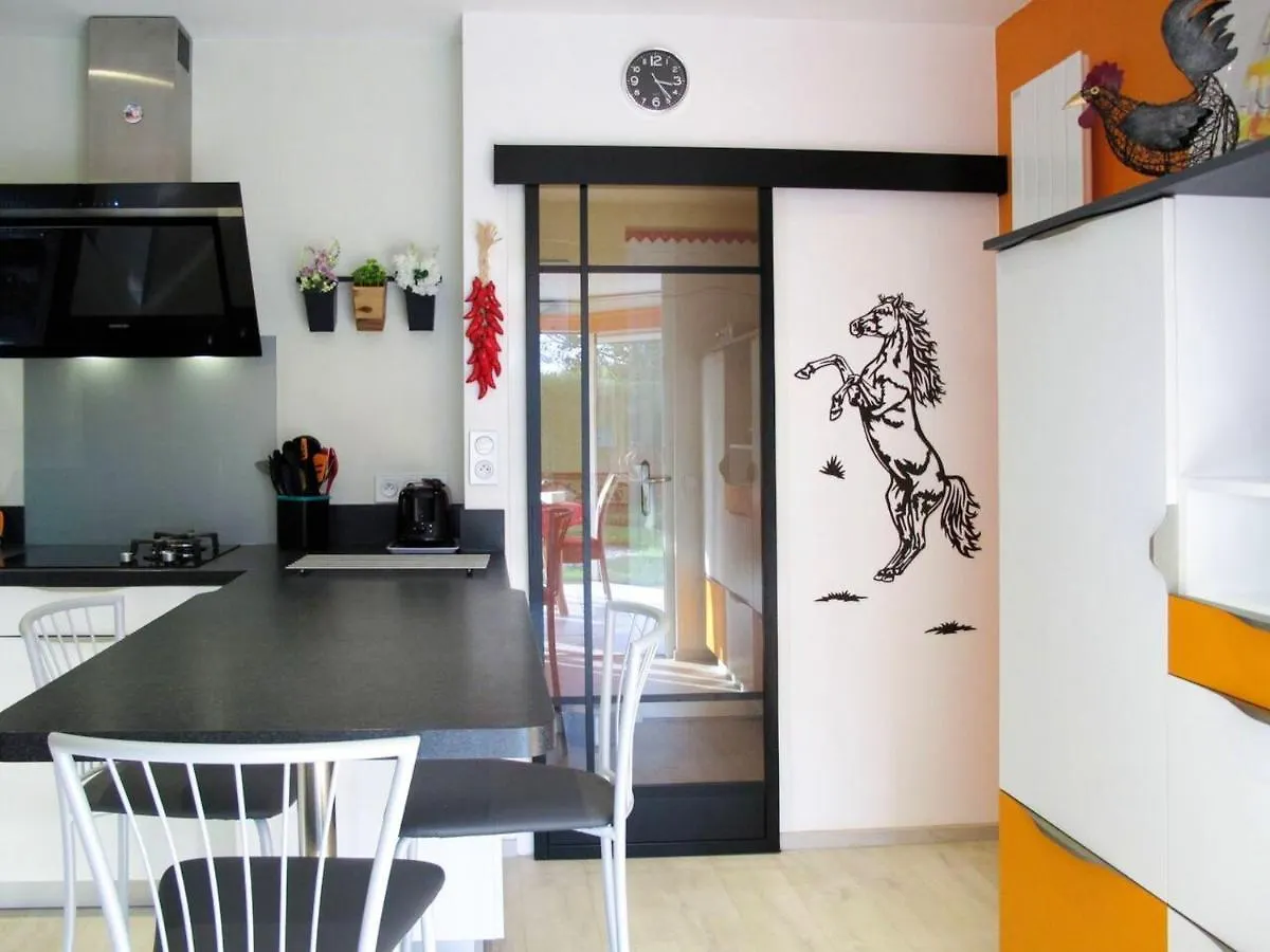 Holiday home Maison Charmante A Pedernec Avec Jardin Spacieux